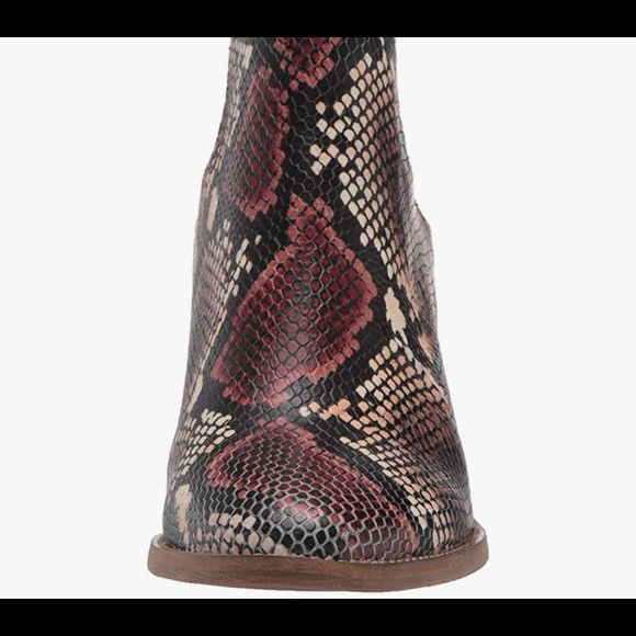 Blondo Emelia waterproof boots Chelsea Bootie - Picture 4 of 9